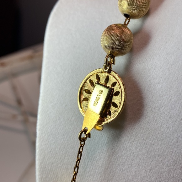 Vintage Monet gold textured spheres ball necklace - Picture 4 of 4